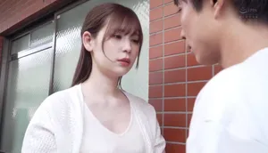 Chồng yêu tẻ nhạt, bà xã nhận ra cậu thanh niên nhà cạnh bên tốt hơn