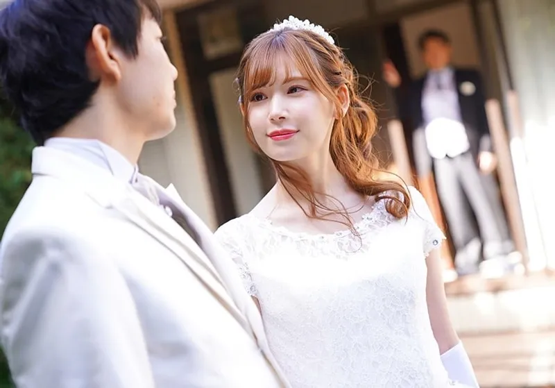 Bố gã chồng địt bạn gái của con trai ngay sau lễ cưới của con trai