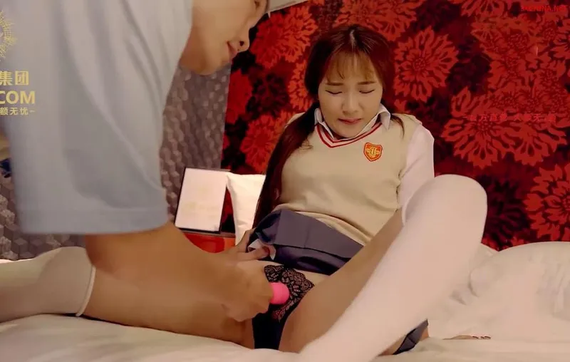Cô gái nhỏ dùng thân thanh toán khoản nợ cho bố vay tiền bọn xã hội đen